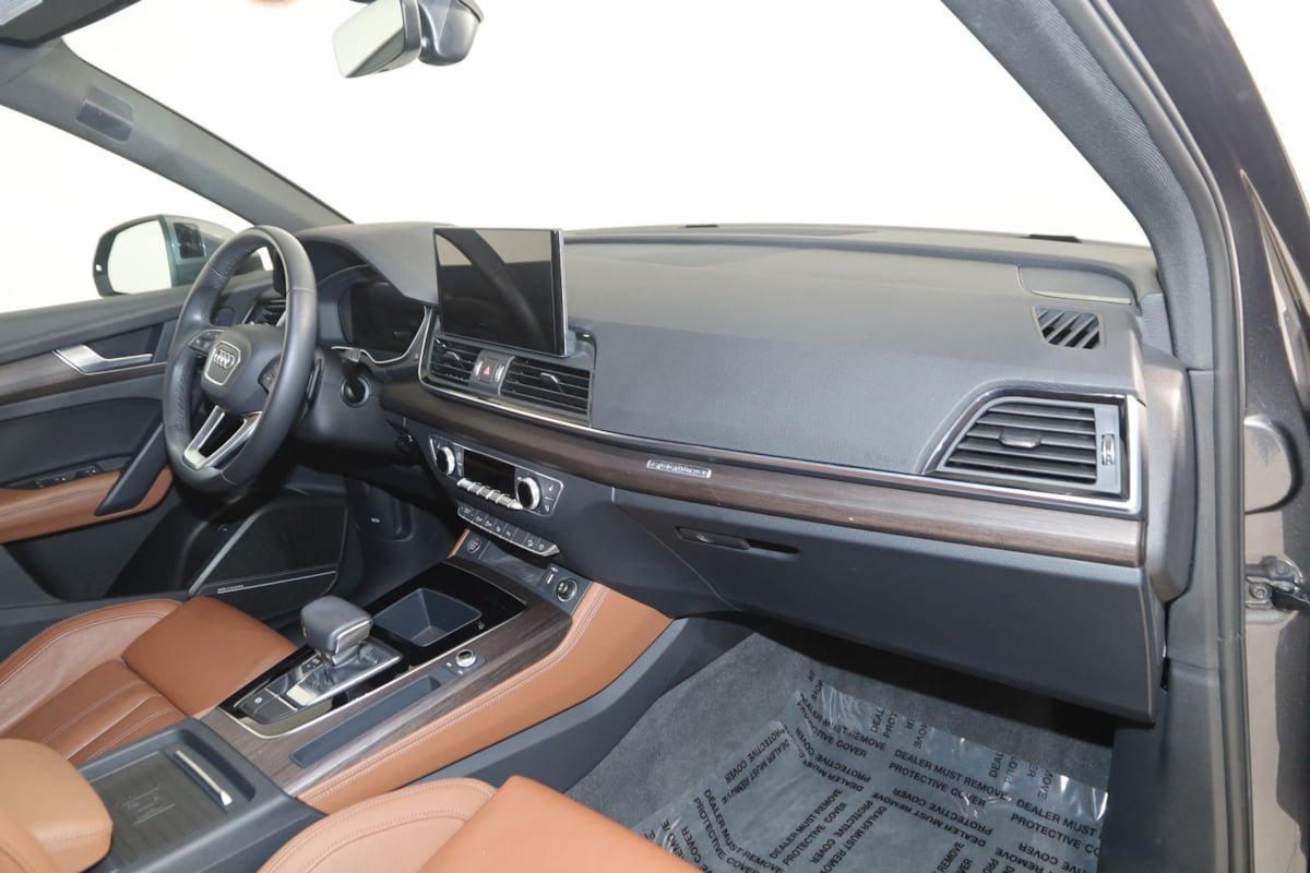 Used 2023 Audi Q5 2.0T Prestige w/ Prestige Package AWD/4WD image 36