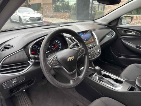 Used 2020 Chevrolet Malibu LT image 28