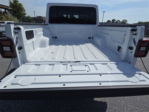 New 2025 Jeep Gladiator Sport w/ Premium Package image 8