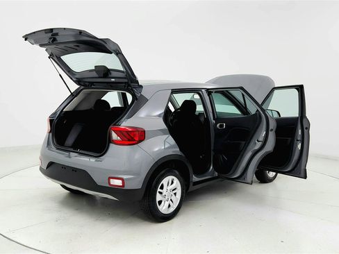 Used 2021 Hyundai Venue SE FWD image 11
