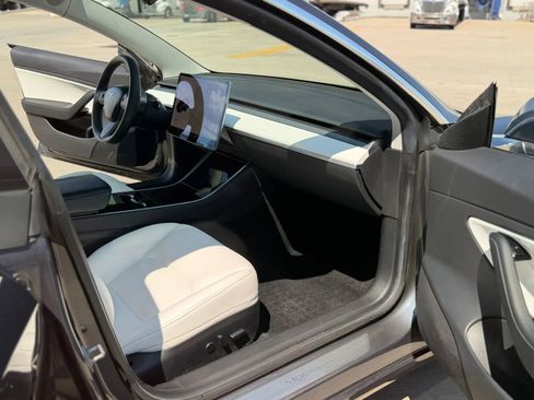 Used 2019 Tesla Model 3 Mid Range RWD image 23