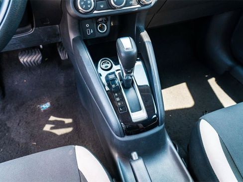 Used 2021 Nissan Versa SV FWD image 15