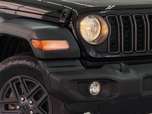 Used 2024 Jeep Wrangler Unlimited Sport AWD/4WD image 10