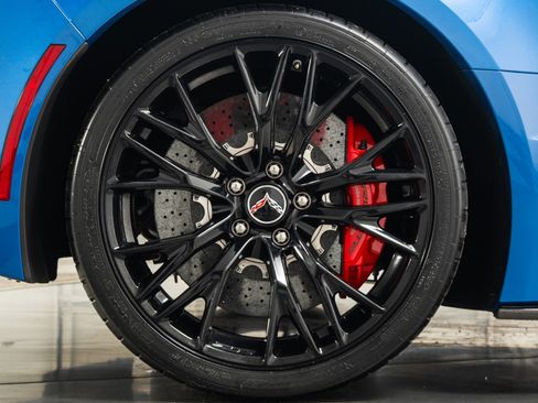 Used 2015 Chevrolet Corvette Z06 w/ 3LZ Preferred Equipment Group image 44