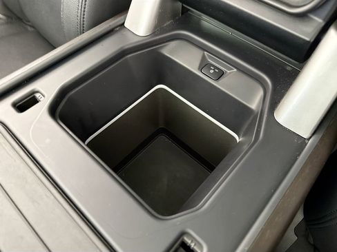 Used 2023 Land Rover Defender 130 SE image 23