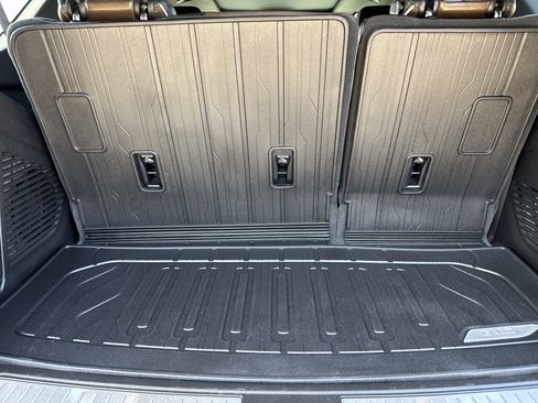 Used 2025 GMC Yukon Denali Ultimate w/ LPO, Floor Liner Package AWD/4WD image 37