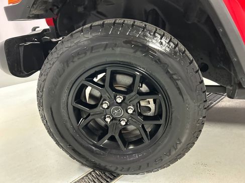 Used 2024 Jeep Gladiator Willys image 9