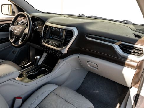 Used 2018 GMC Acadia SLT image 11