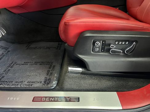 Used 2020 Bentley Bentayga AWD/4WD image 18