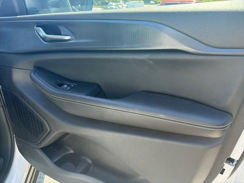 Used 2024 Jeep Grand Cherokee Laredo X image 15