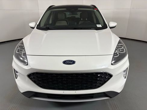 Used 2020 Ford Escape Titanium image 3
