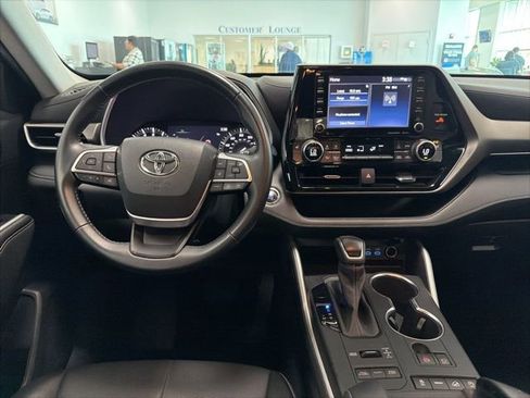 Used 2022 Toyota Highlander XLE image 25