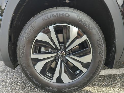 New 2026 Volkswagen Atlas SE image 47