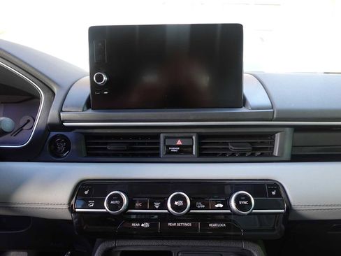 Certified 2025 Honda Pilot Touring image 22