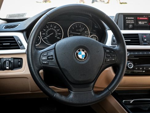 Used 2018 BMW 320i Sedan RWD image 6