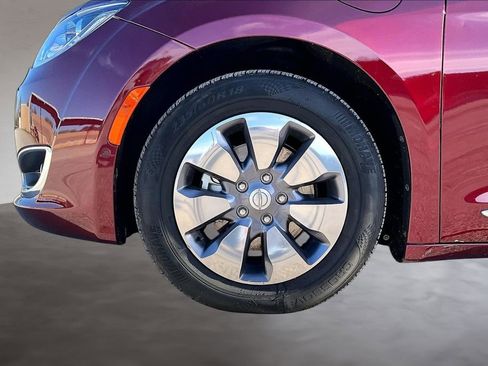 Used 2018 Chrysler Pacifica Limited w/ Advanced Safetytec Group image 34