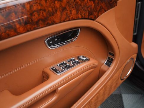 Used 2011 Bentley Mulsanne image 17