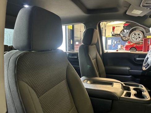 Used 2020 Chevrolet Silverado 1500 Custom w/ Custom Value Package image 12