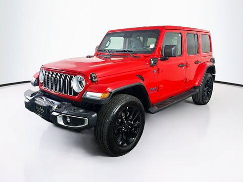 Used 2025 Jeep Wrangler Unlimited Sahara AWD/4WD image 3