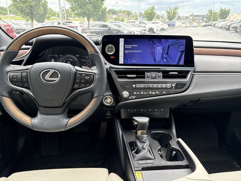 Certified 2025 Lexus ES 300h Ultra Luxury w/ Accessory Package (Z1) FWD image 29