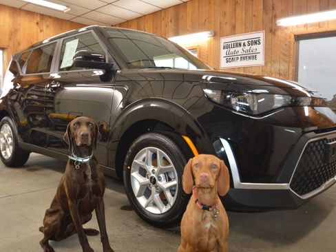 Used 2025 Kia Soul LX image 2