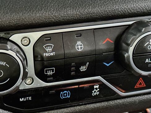 Used 2024 Jeep Wrangler Unlimited AWD/4WD image 3