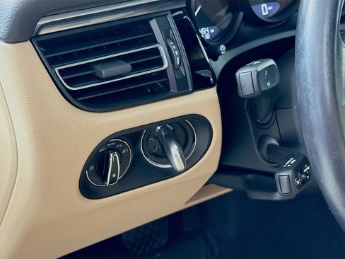 Certified 2023 Porsche Macan image 13