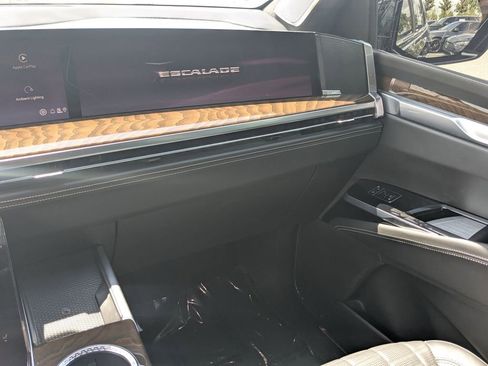 Used 2025 Cadillac Escalade Sport Platinum AWD/4WD image 6