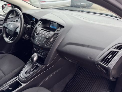 Used 2017 Ford Focus SE FWD image 22