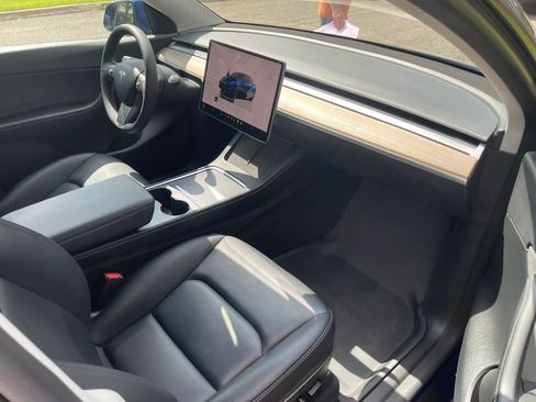 Used 2022 Tesla Model Y Long Range AWD/4WD image 14