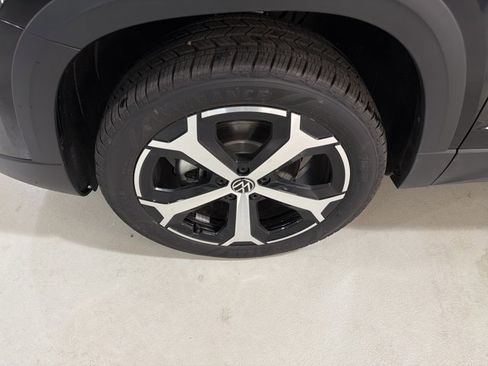 New 2026 Volkswagen Taos SEL image 11