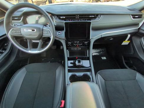 New 2025 Jeep Grand Cherokee Altitude image 13