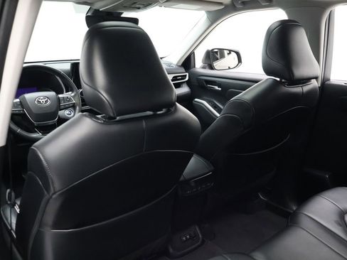 Used 2021 Toyota Highlander XLE FWD image 20