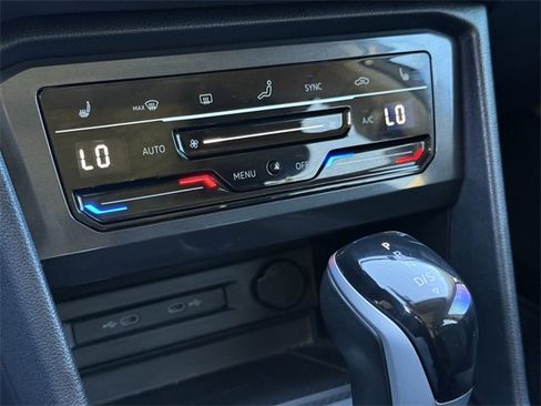 Certified 2023 Volkswagen Tiguan SE w/ Panoramic Sunroof Package image 18
