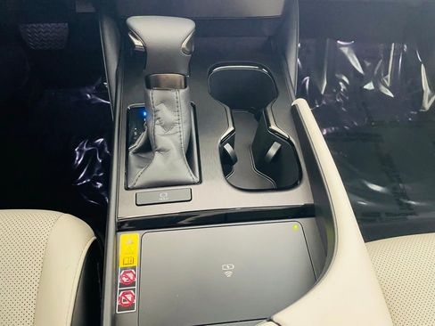 Certified 2025 Lexus ES 350 w/ Premium Package image 23