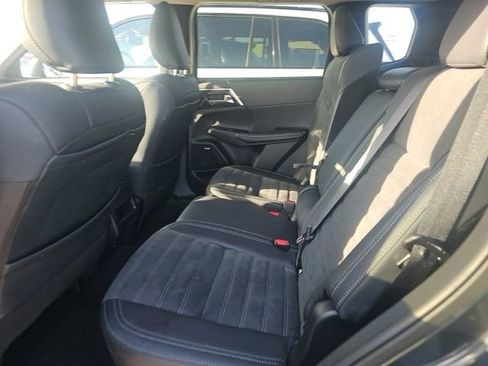 Used 2025 Mitsubishi Outlander AWD image 9