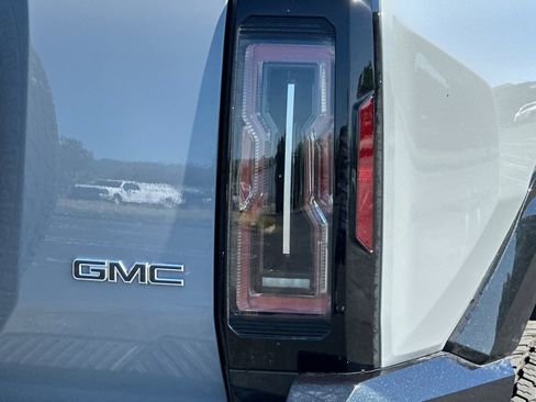 Used 2024 GMC Hummer EV 2X AWD/4WD image 50
