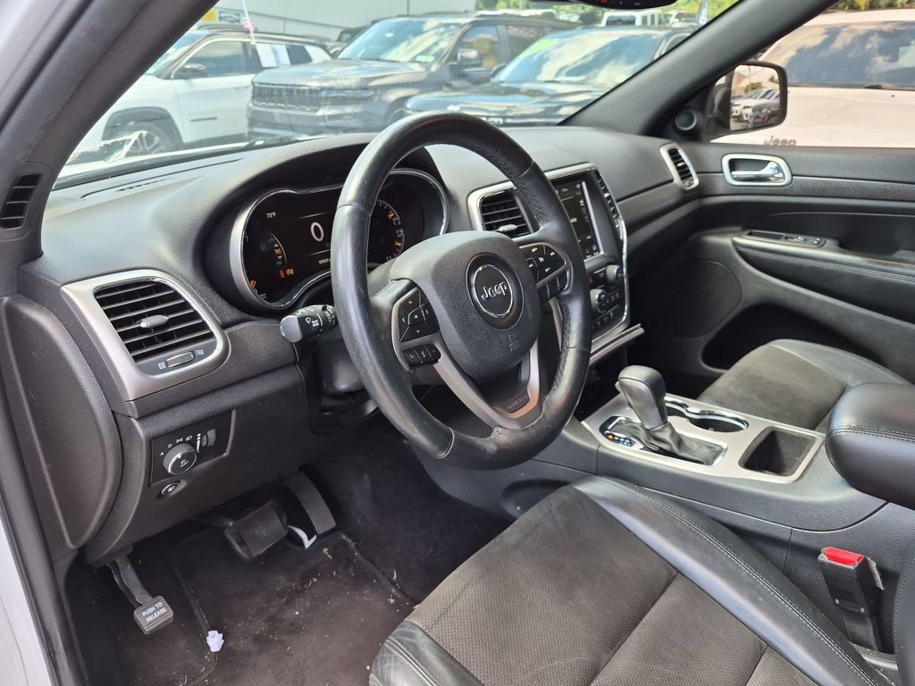 Used 2018 Jeep Grand Cherokee Altitude AWD/4WD image 12