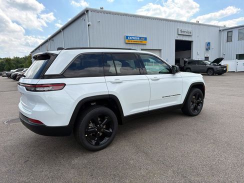 New 2026 Jeep Grand Cherokee Limited w/ Limited Altitude Package AWD/4WD image 2