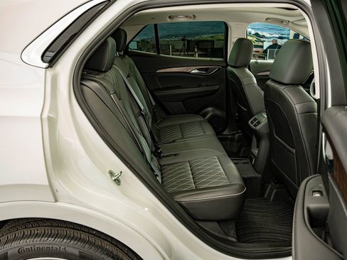 Used 2023 Buick Envision Avenir image 33