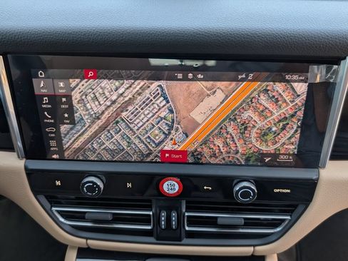Certified 2025 Porsche Macan AWD/4WD image 14