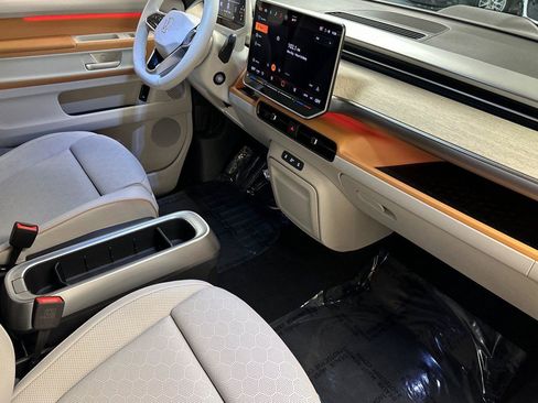 New 2025 Volkswagen ID. Buzz 1st Edition image 15