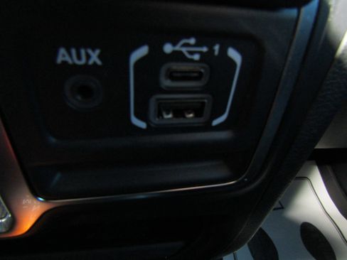 Used 2022 Jeep Wrangler Unlimited Sahara w/ Cold Weather Group image 31