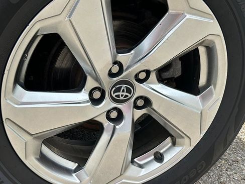 Certified 2021 Toyota RAV4 XLE Premium AWD/4WD image 30