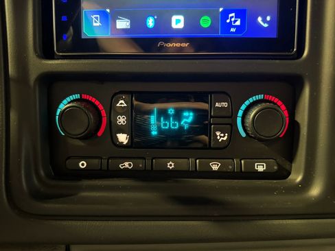 Used 2005 Chevrolet Tahoe Z71 w/ Preferred Equipment Group AWD/4WD image 17