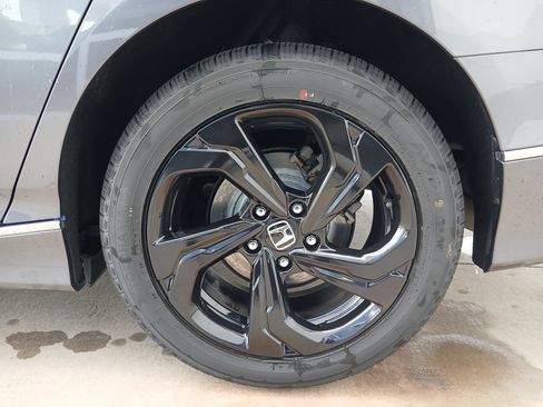 Used 2019 Honda Accord EX image 16