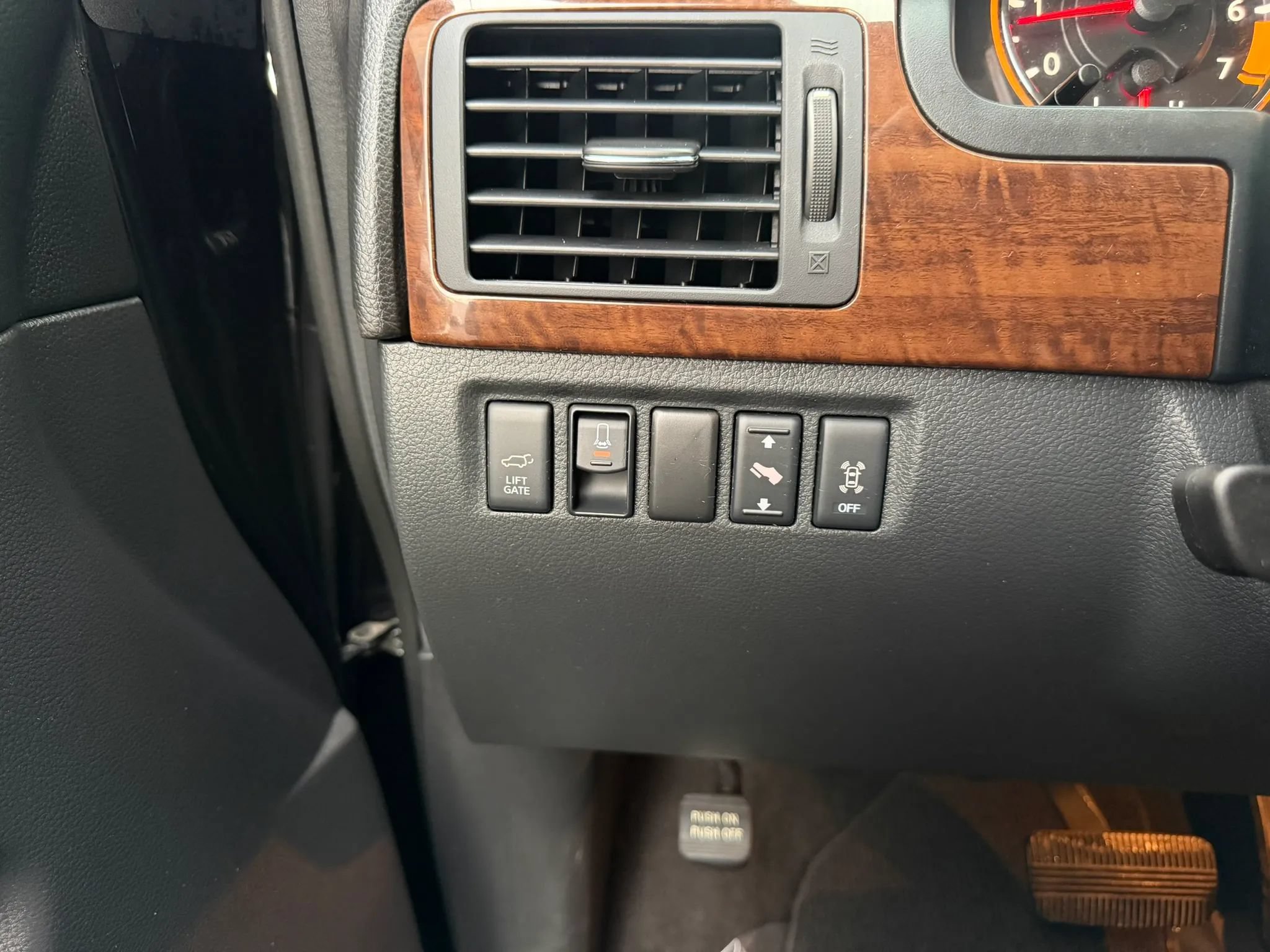 Used 2013 Nissan Armada Platinum AWD/4WD image 26