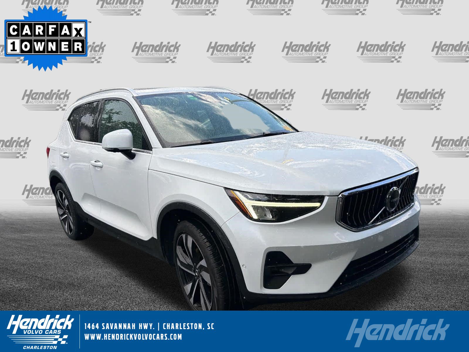 Certified 2024 Volvo XC40 B5 Plus AWD/4WD image 1