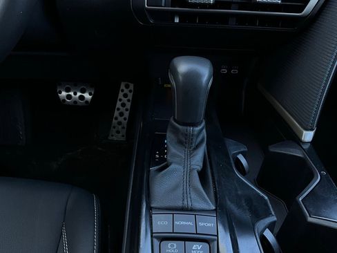 Used 2025 Toyota Camry SE image 25