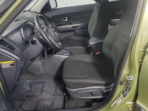 Used 2013 Kia Soul + FWD image 18